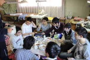 前泊組の朝食風景