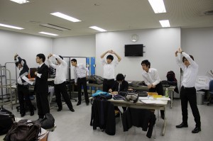 知らない女の人が入ってきた…？