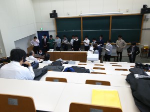 控室での、本番直前の練習の様子です。現役とOBが一体となって取り組みました！